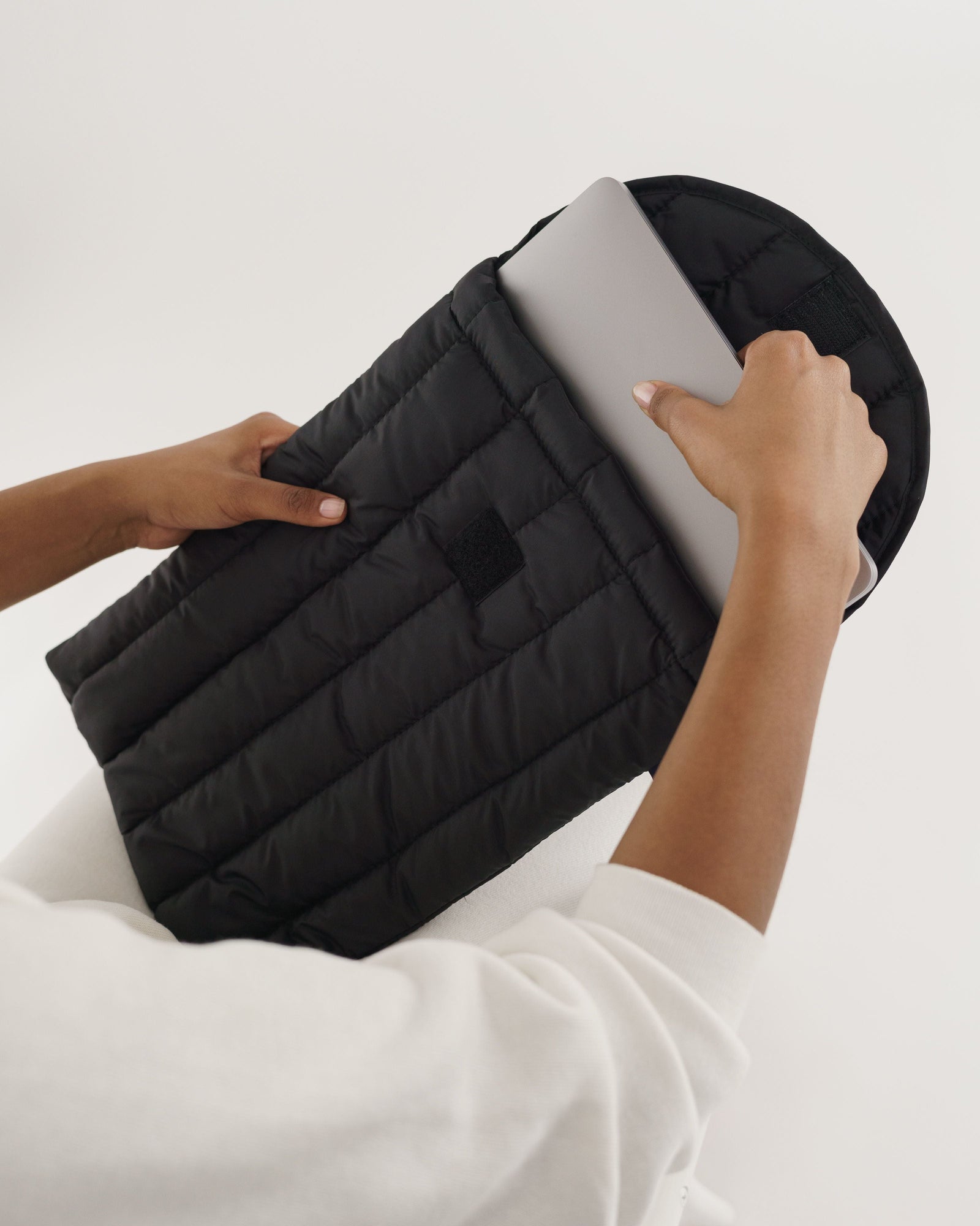 Puffy Laptop Sleeve 16" - Black - Quick Grab