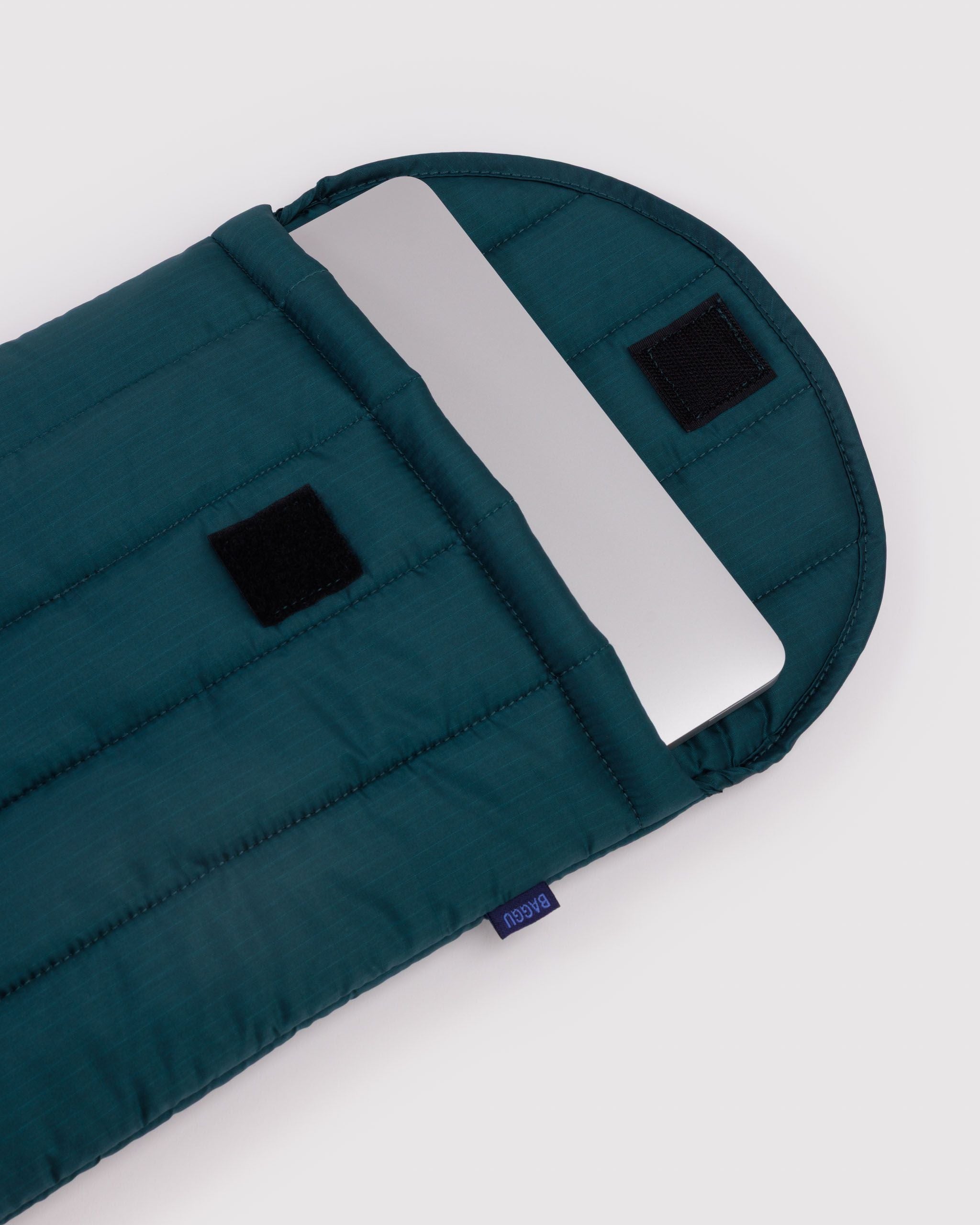 Puffy Laptop Sleeve 13"/14" - Deep Sea - Light Storage