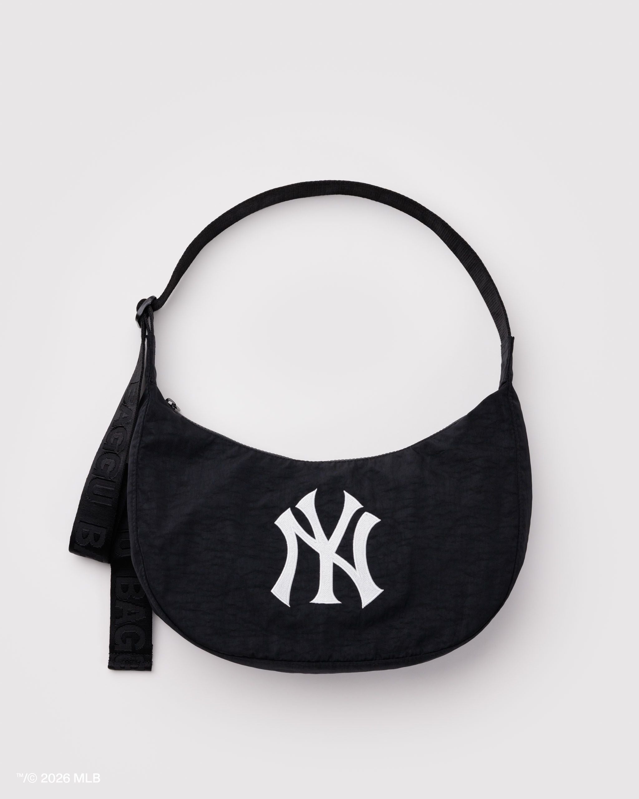 Medium Nylon Crescent Bag - New York Yankees™ - Clean Mood