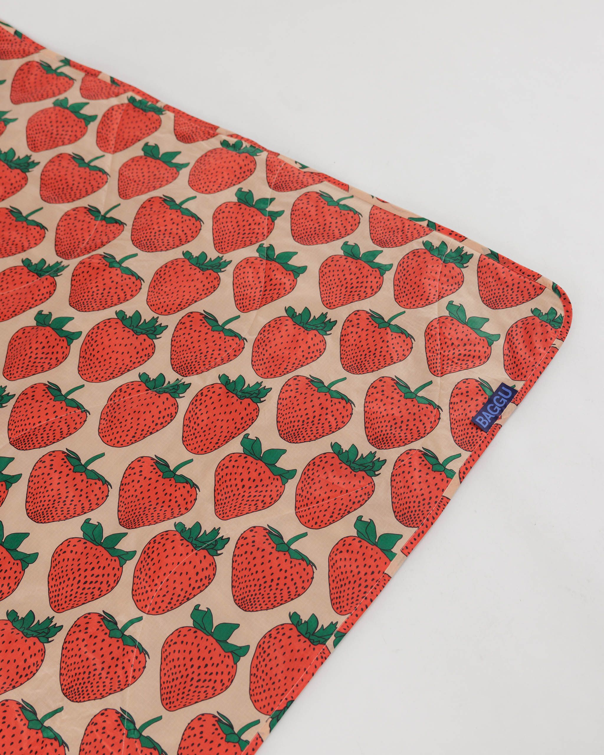 Puffy Picnic Blanket - Strawberry - Clean Setup