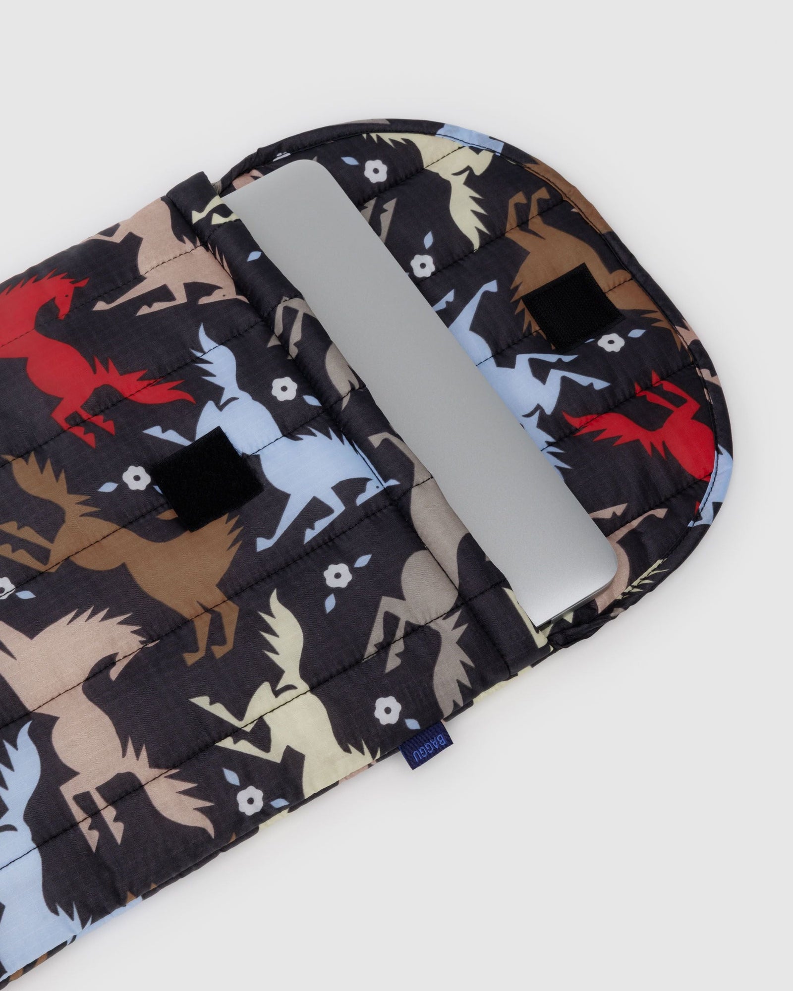 Puffy Laptop Sleeve 16" - Horse Cut Outs - Smooth Support