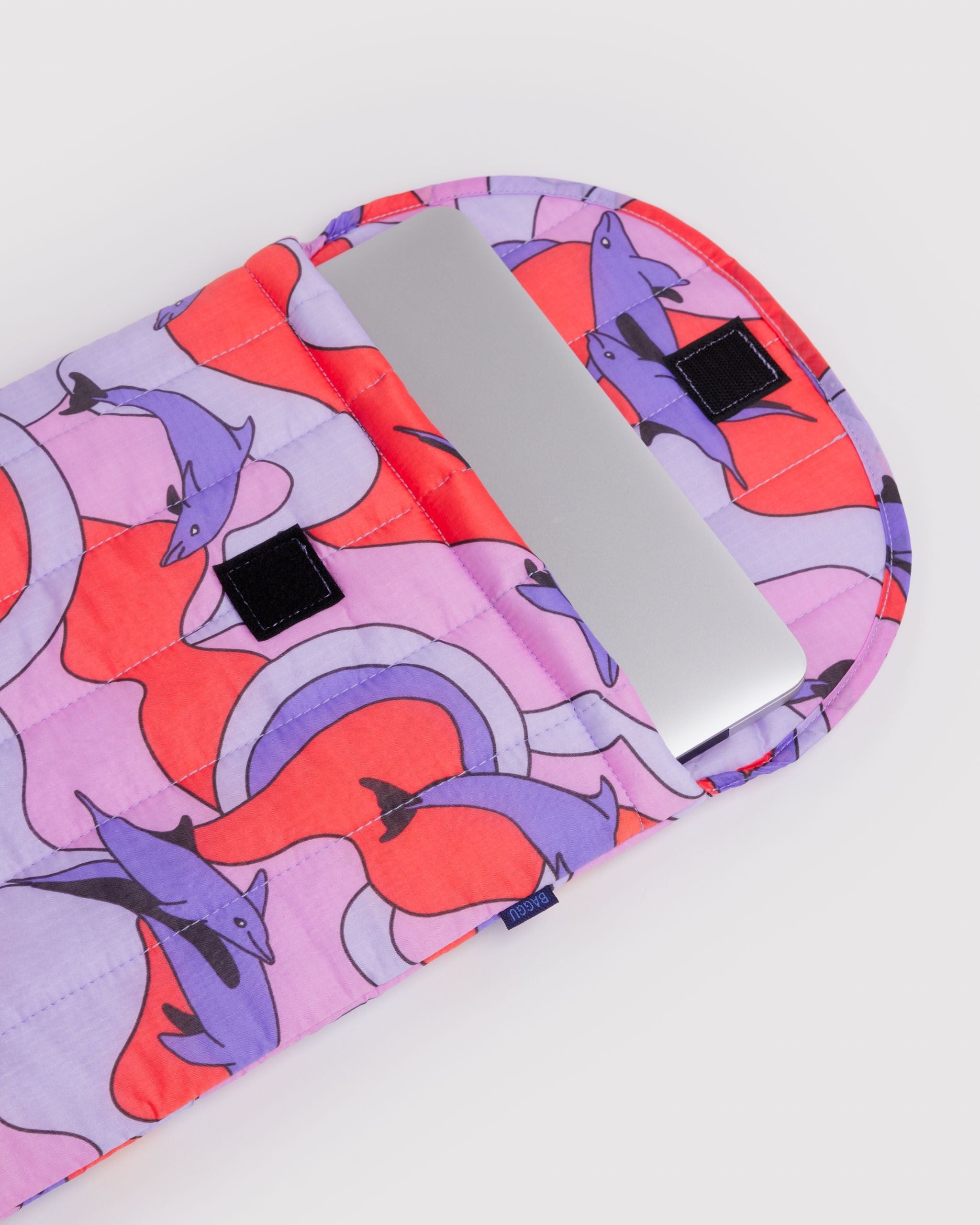Puffy Laptop Sleeve 16" - Dolphins - Travel Ready
