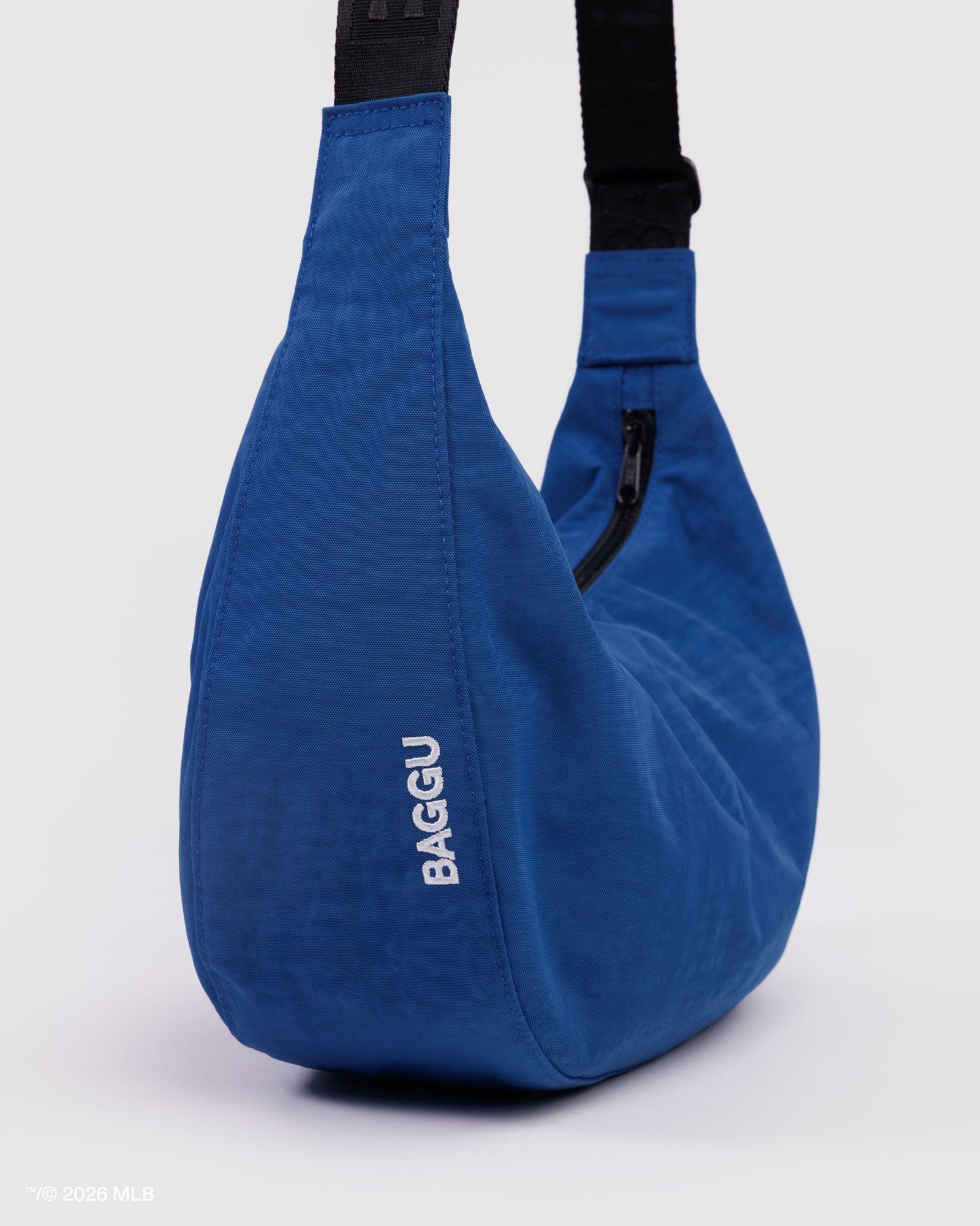 Medium Nylon Crescent Bag - Chicago Cubs™ - Cozy Glow
