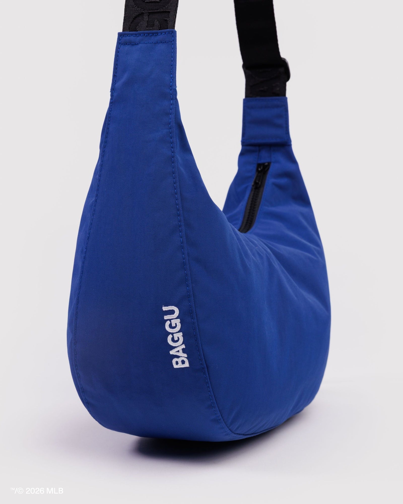 Medium Nylon Crescent Bag - New York Mets™ - Cozy Glow