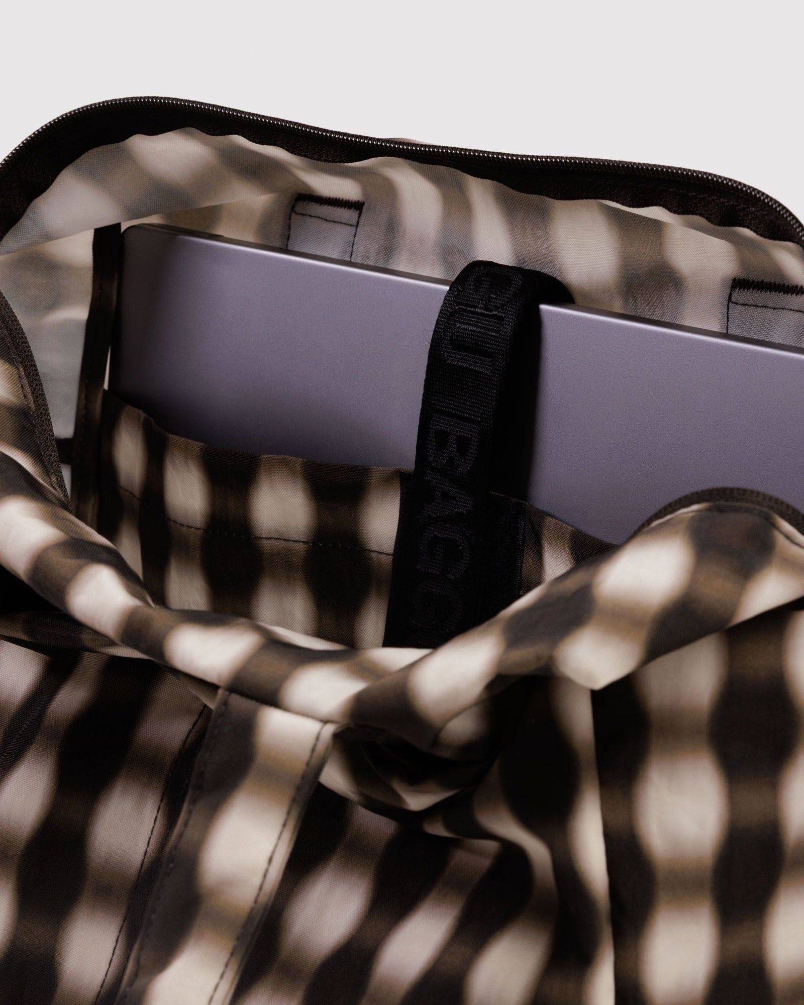 Everyday Cloud Bag - Blurred Gingham Brown - Simple Hold