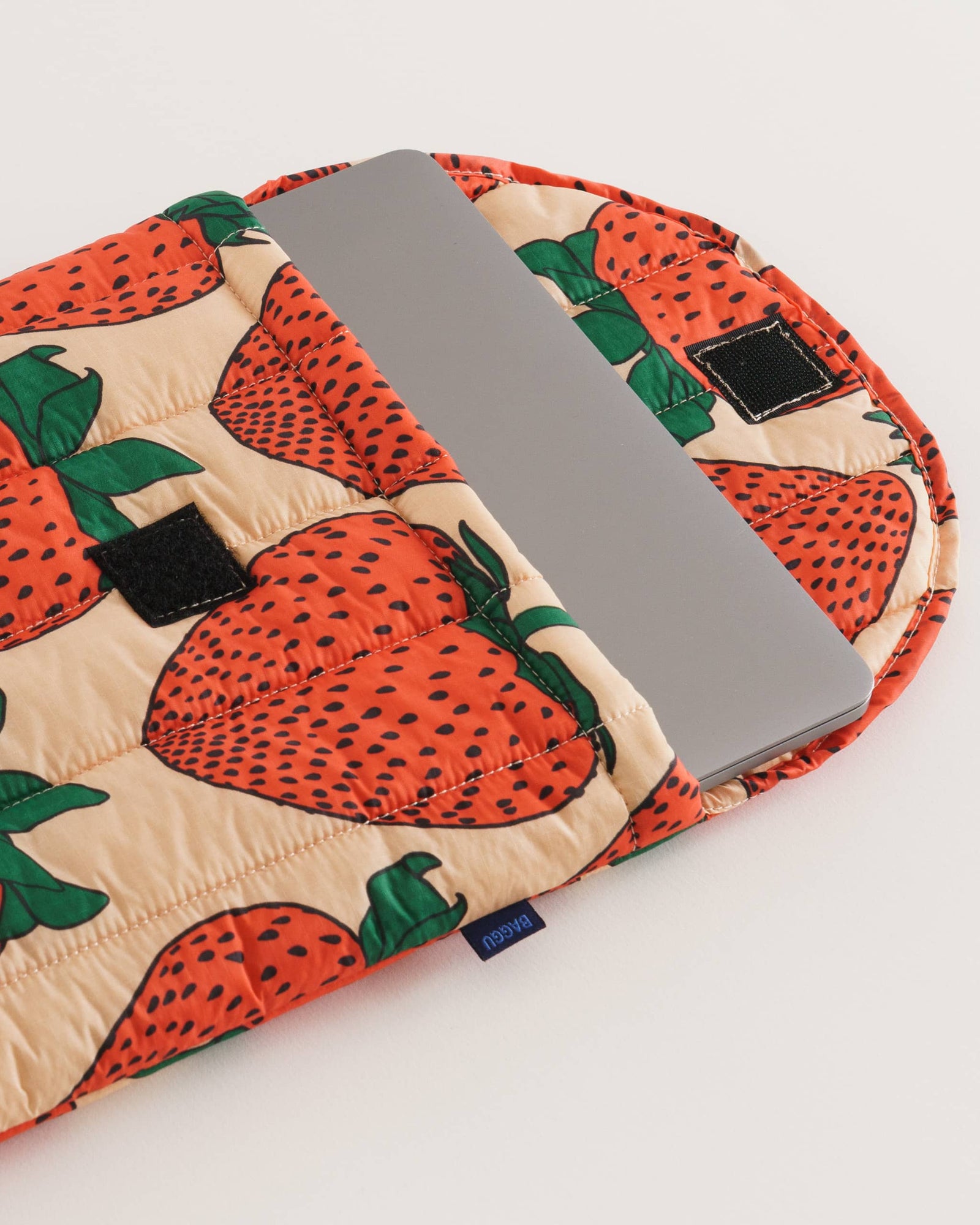 Puffy Laptop Sleeve 16" - Strawberry - Travel Ready
